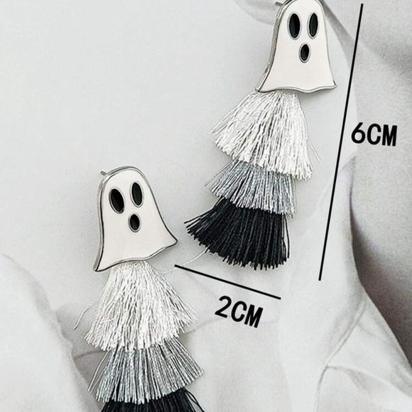 Boo ladies pierced earring, tassel, white, gray black ghost character Halloween - Picture 3 of 5